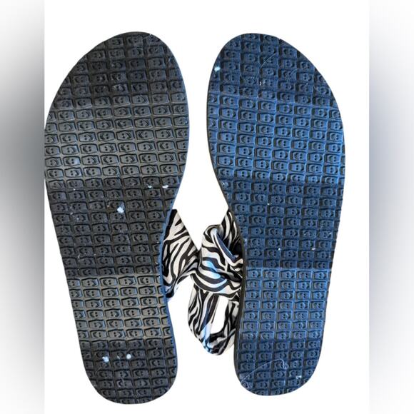Sanuk Yoga Sling Zebra Print Sandals Black and White Strappy Sandals Womens 9 - Picture 2 of 5